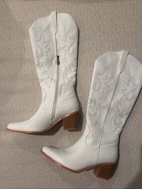 Women's White Western Knee-High Boots with Stacked Heel